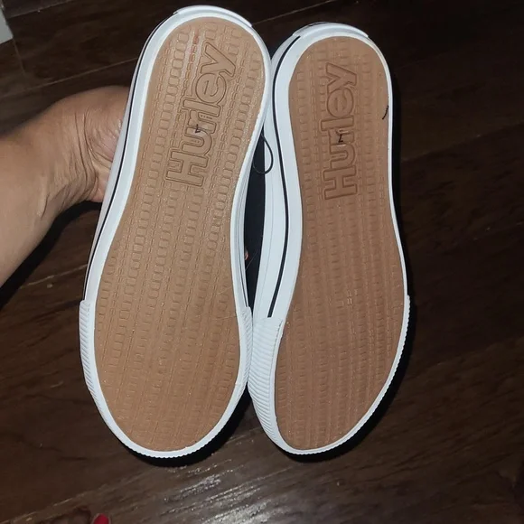 Hurley Women's CHLOE Black and White Casual Sneakers - Size 7 - Picture 7 of 11